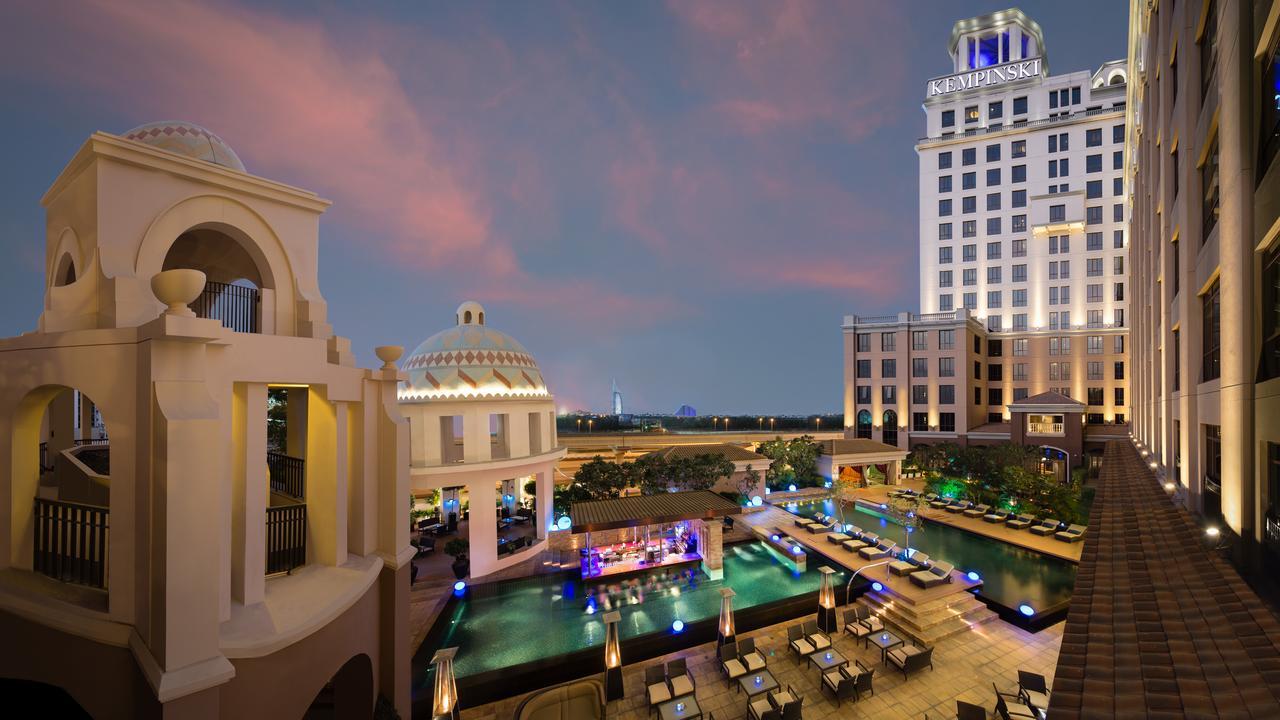 Aspen Chalets By Kempinski Hotel Mall Of The Emirates Dubai Bagian luar foto